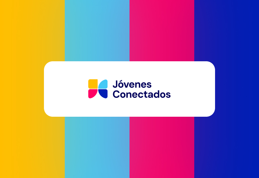 Fondo de franjas coloridas con un rectángulo blanco de bordes redondeados que contiene el texto “En breve estaremos con vos” y el logo de Jóvenes Conectados.